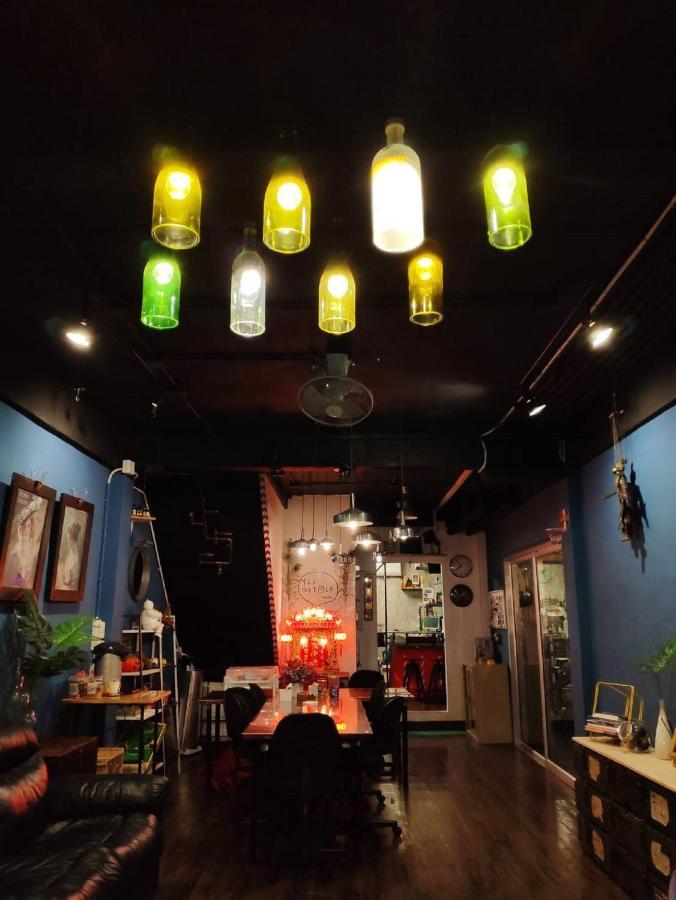 Teegether Hostel Bangkok Exteriör bild