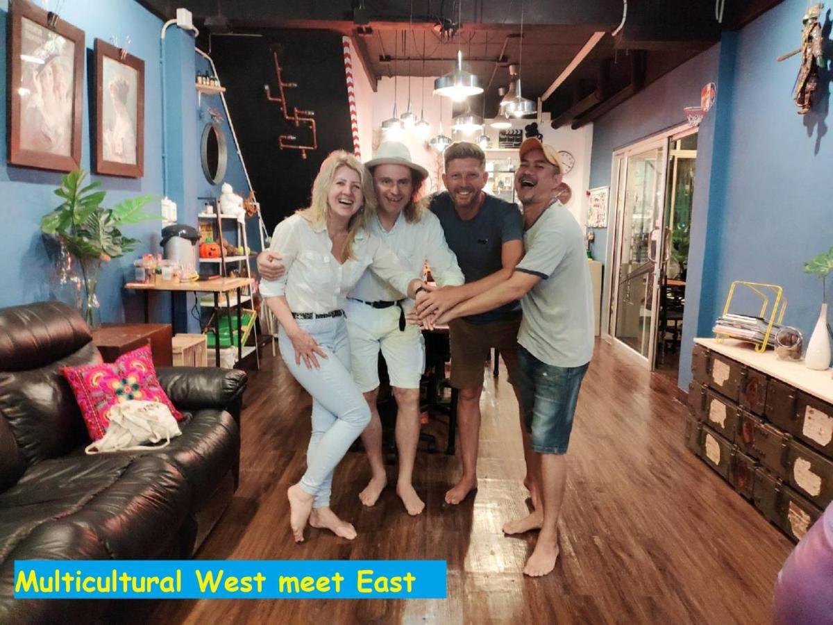 Teegether Hostel Bangkok Exteriör bild